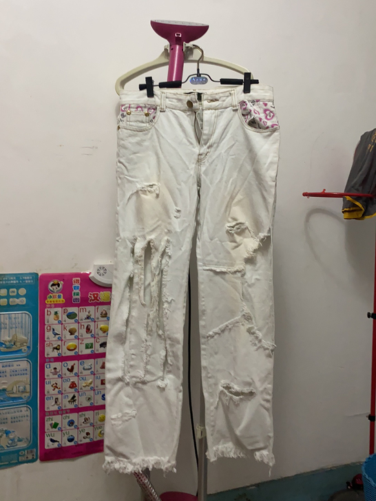 破洞牛仔裤,偏绿白,腰围:80CM,无弹力...