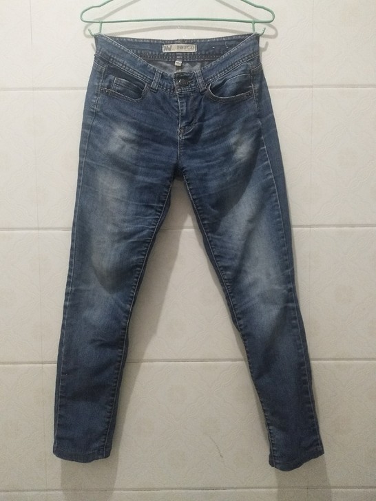 在美特斯邦威店买的女款牛仔裤,适合二尺或者...