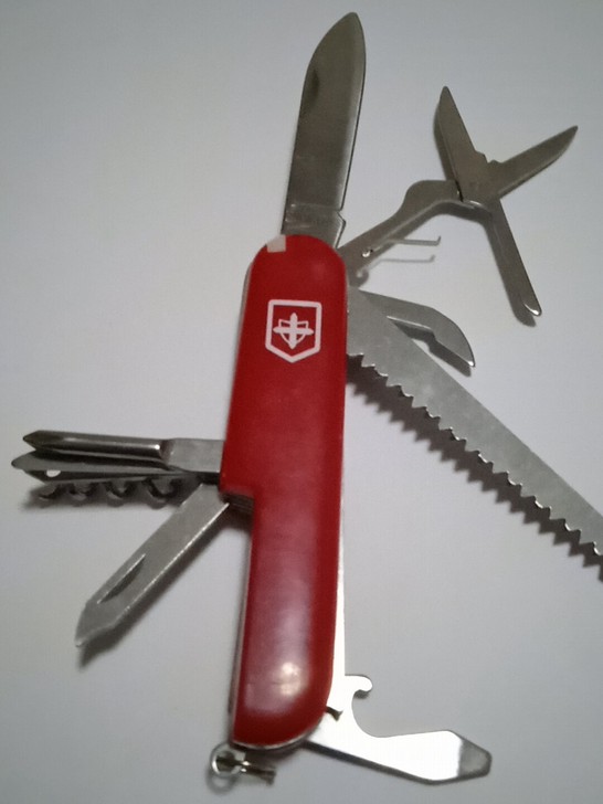 老多功能折刀剪子瓶起子锯锉老五金工具野外拓...