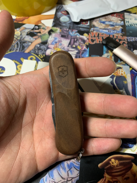 瑞士军刀原木,主刀断裂,但整体成色很新,二...