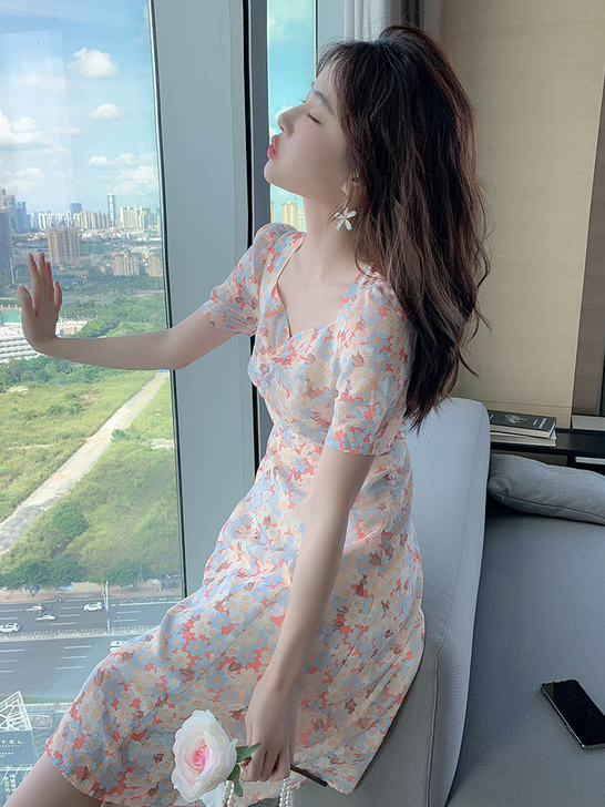 雪纺赫本风碎花轻奢桔梗气质连衣裙子夏女神范...