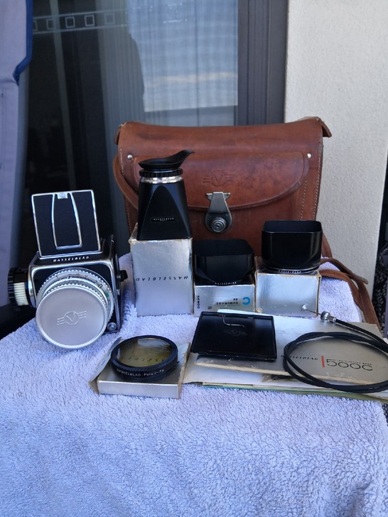 一台带测光表的成色很新的哈苏500c中幅相...