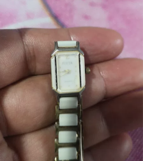 手表女陶瓷电子表，一线下乡收货的，上电磁就...