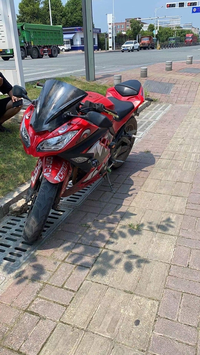 双缸350。地平线。春风。贝纳利。摩托车。...