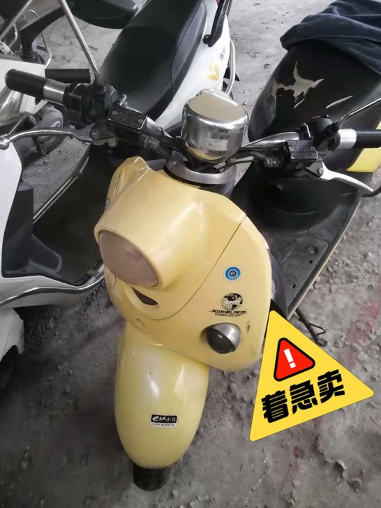 毕业了出台自用爱玛电动车 60v的 18年...