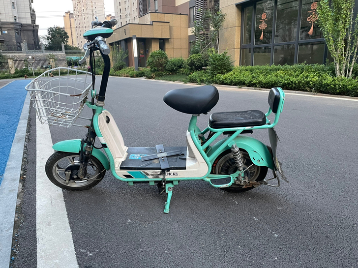阿米尼电动车 铅酸电池 可跑30+公里