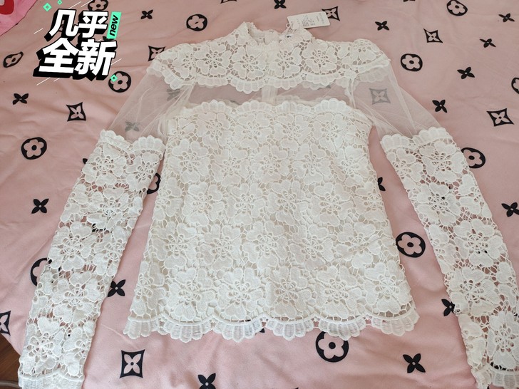 清衣柜清出来几套衣服，有新的有穿两三次的，...