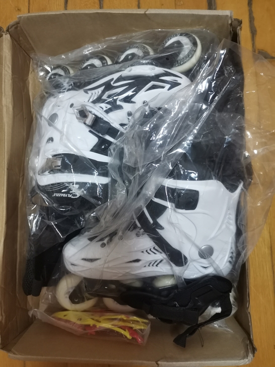 轮滑鞋37码，只穿过两次基本全新，有喜欢的...