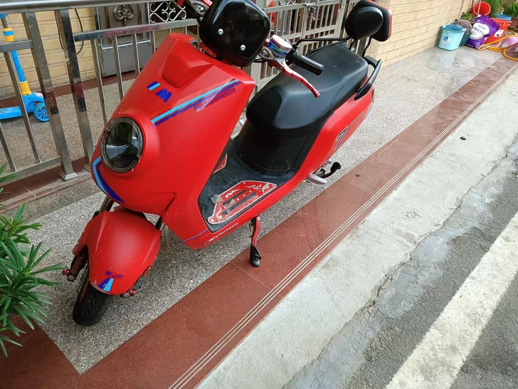 带牌。合格证爱玛电动车 全新电动车