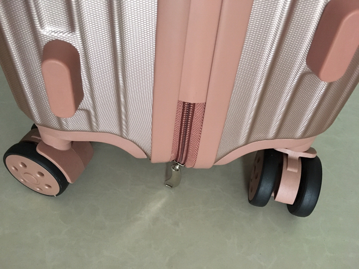 粉红色17寸登机箱