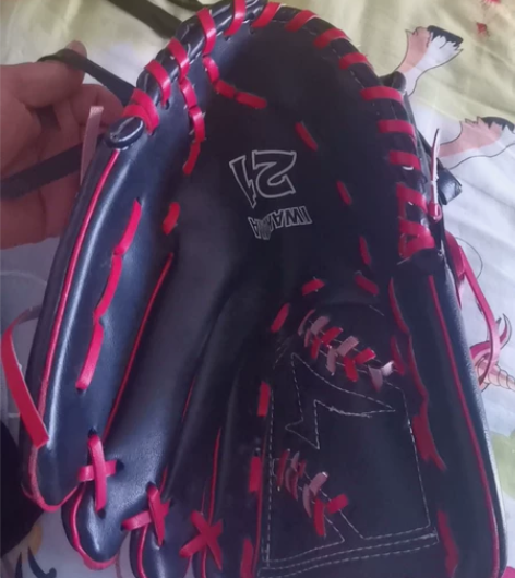 棒球手套，九成新，就戴过几次，几乎全新！ ...