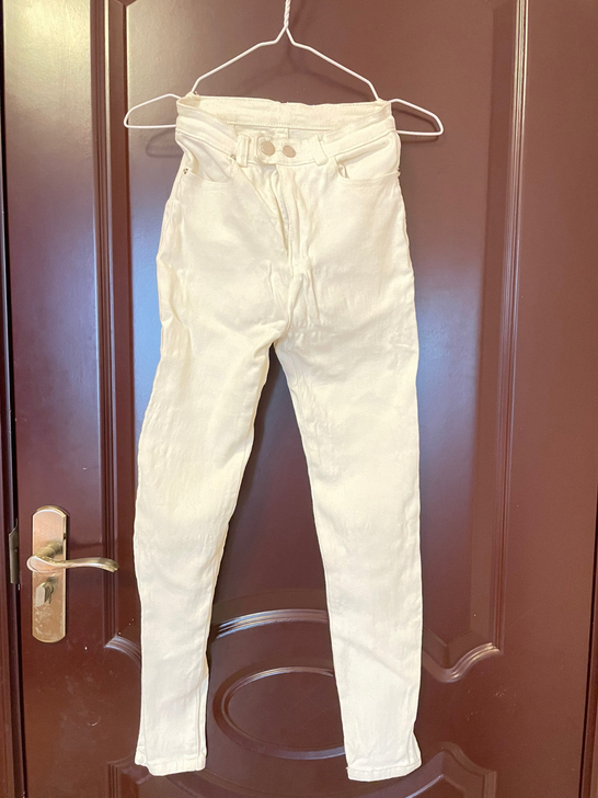 软软的，很厚实的铅笔裤，高腰显腿长