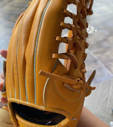 棒球手套右投左戴 11.75 感兴趣的话点...