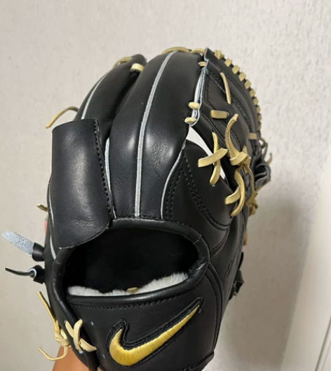 Nike 棒球手套，硬式，定制款，退指带也...
