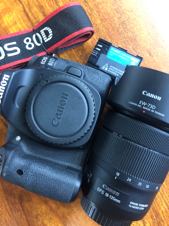 佳能80D套机18-135USM。成色新9...
