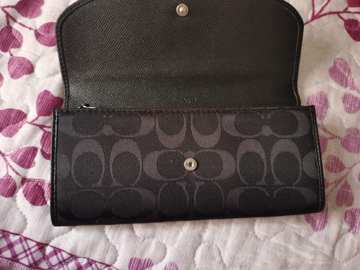 蔻驰三个包国外带回来，分别800   50...