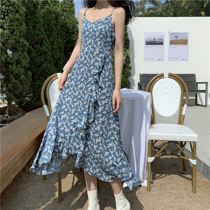雪纺蓝色碎花吊带连衣裙女夏2021新款法式...