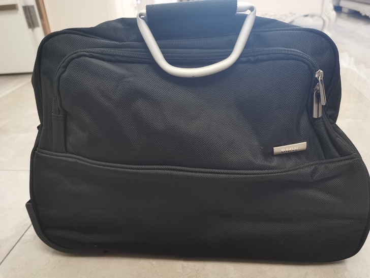 宝马BMW拉杆箱，可手提可拉杆拖着走，中间...