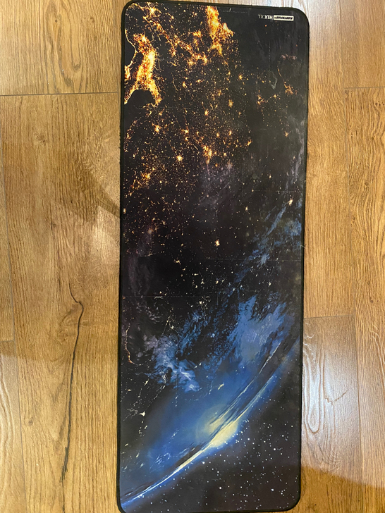 超大鼠标垫，尺寸900*300，有使用痕迹...