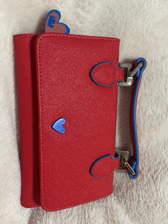 罗拉卡片斜挎小钱包。很正的红色，背过一次，...