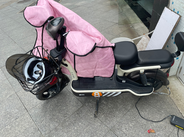 爱玛电动车，买了1年多，9成新，卖700，...