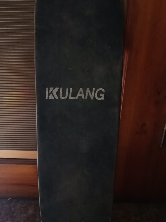 滑板，有轻微磨损，但不影响使用，小孩上初中...