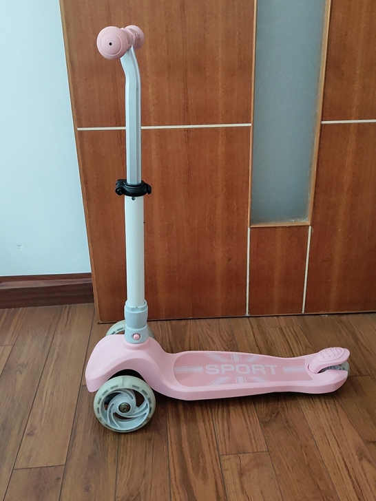 滑板车，九成新，包邮