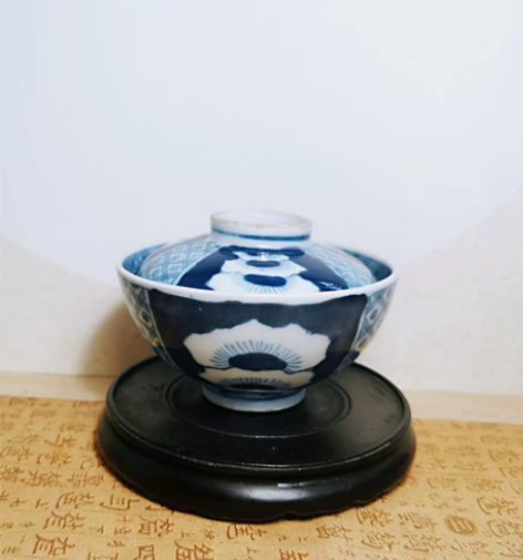 中古瓷昭和时期老青花如意地包天盖杯盖碗,老...