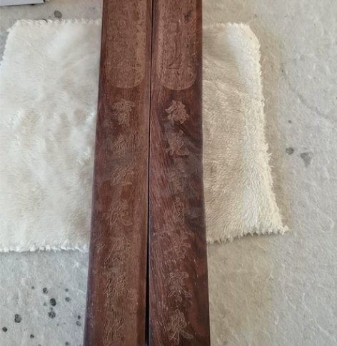 木镇尺一对，很重，不懂什么木头。一只稍微变...