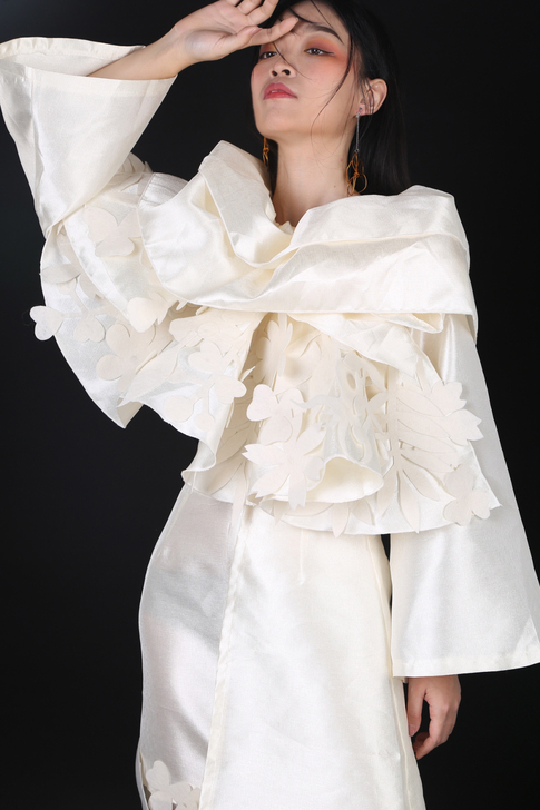 服装设计 成衣 有四套 不退换 该有的东西...