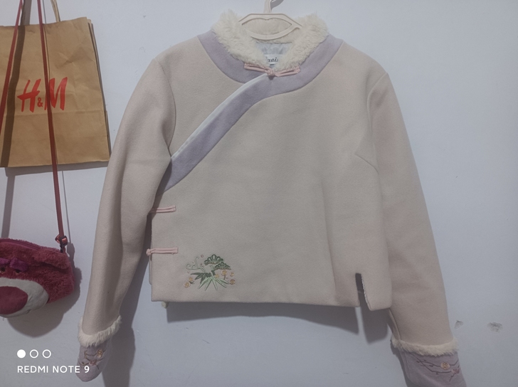 改良版汉服,之前喜欢买的,没咋穿过,价格可...