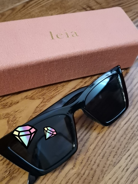 美国购入太阳镜，流行款博主品牌。