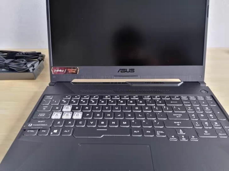 asus/华硕飞行堡垒9游戏本全新
