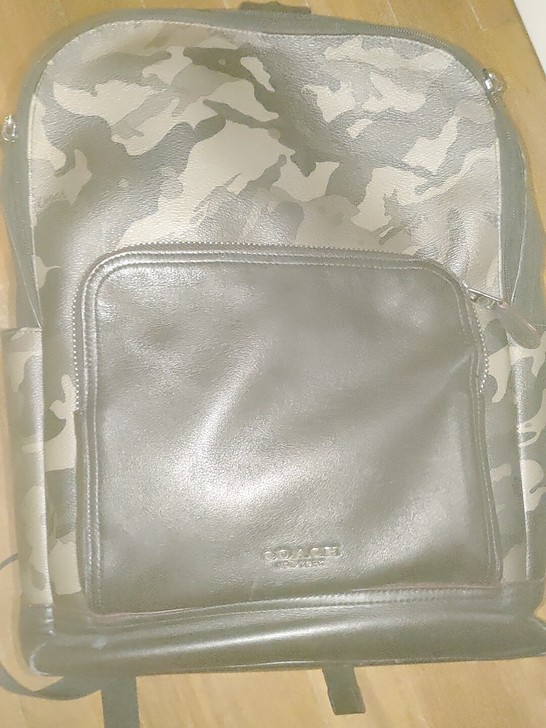 进口限量版Coach后背包绝对正品。真皮正...