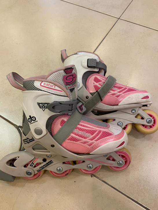 可调节滑轮鞋，适用于鞋号30-34