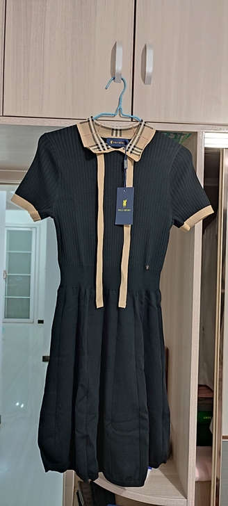 polo女裙女生黑色连衣裙M码，朋友送的，...