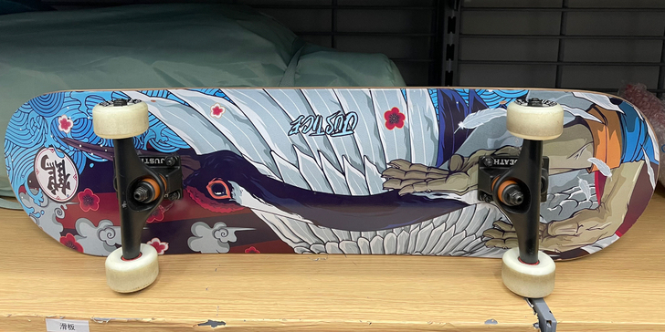 justice的滑板，去年刚买的时候玩了一...