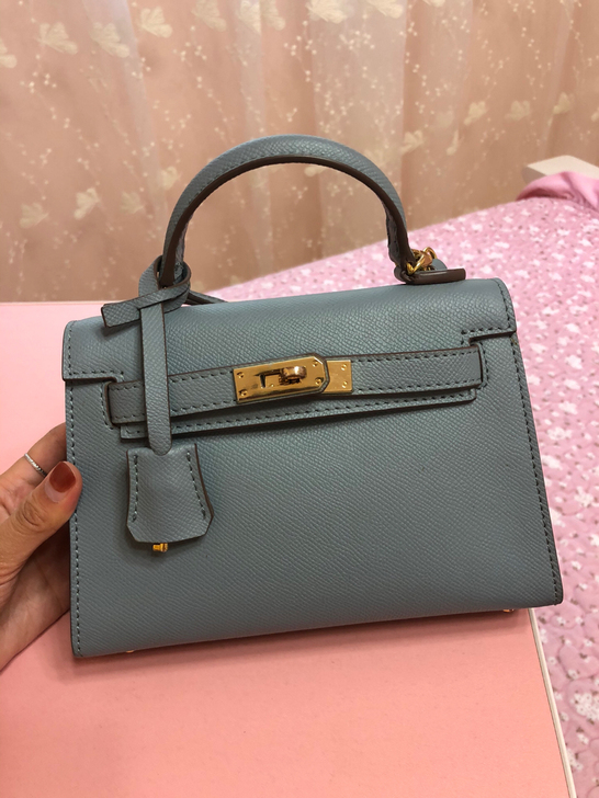 真皮凯丽包 八五新 包扣处五金有点点小磨损...