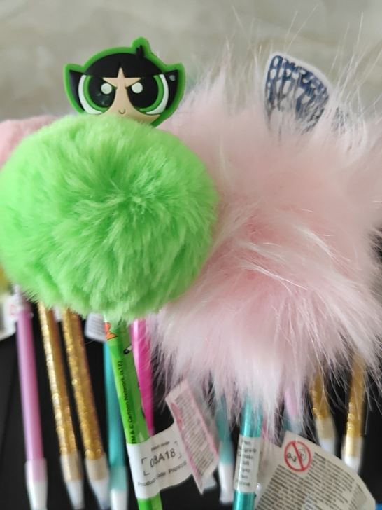 毛毛球圆珠笔15支为标价是卖价，随单包邮。