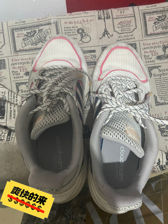 阿迪达斯adidas休闲鞋，女鞋，八成新，