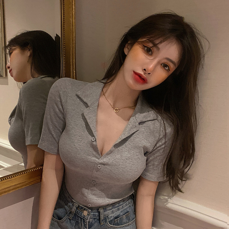 2021夏季短款上衣配高腰裤心机设计感纽扣...