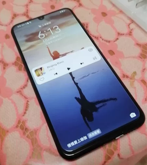 华为Nova5i，6+128，9成新，颜色...