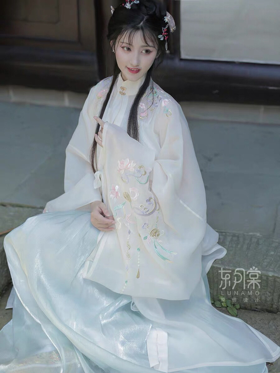 东月棠护花铃明制齐腰裙M码全新