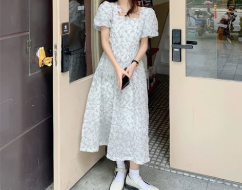 法式方领泡泡袖连衣裙女夏季2021新款温柔...