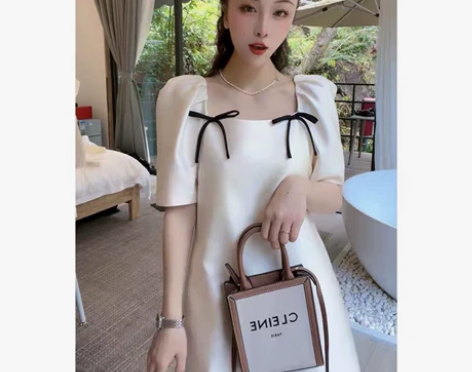 法式小香风连衣裙 感兴趣的话点“我想要”和...