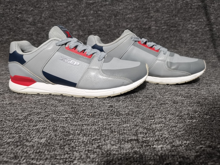 二手闲置 特步运动鞋 43码   图片是实...