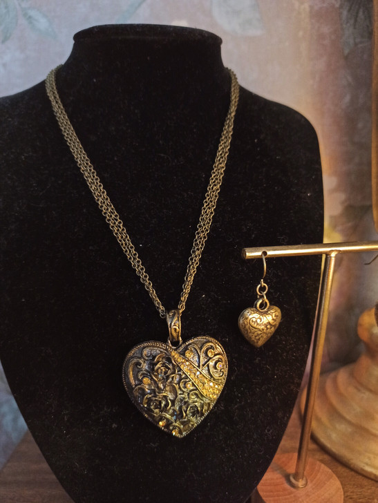 Vintage复古镂空浮雕立体玫瑰爱心项链...