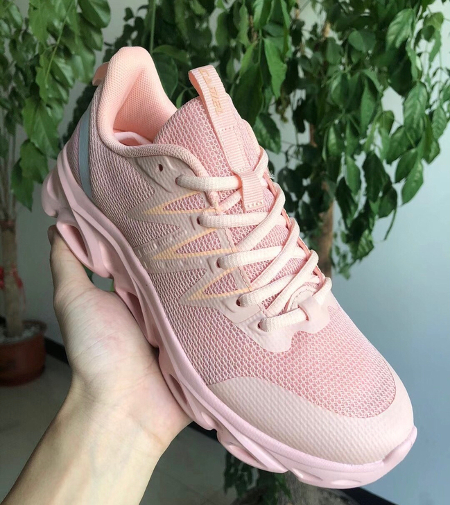 正品骆驼春夏透气网面运动跑步鞋登山鞋女软底...