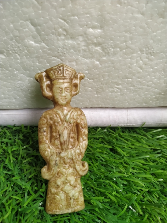 老玉雕的人物入手渠道：早年家族老前辈在古玩...