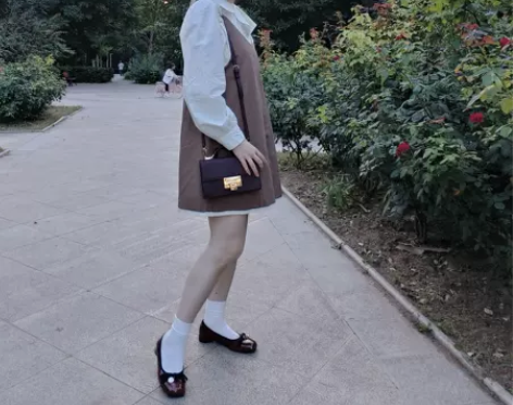 娜玉撞色白色花边小香风吊带连衣裙背心裙